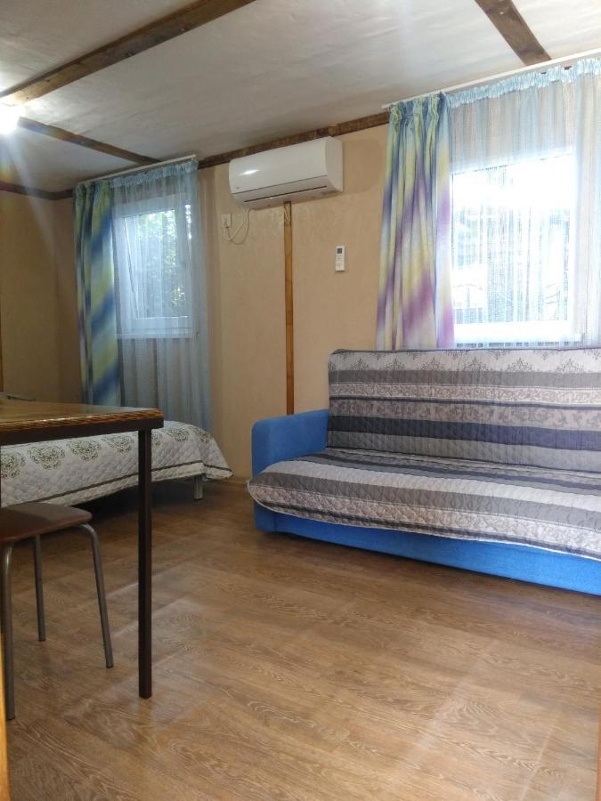 Гостевой Дом Ксения Hotel Sukhumi Exterior photo